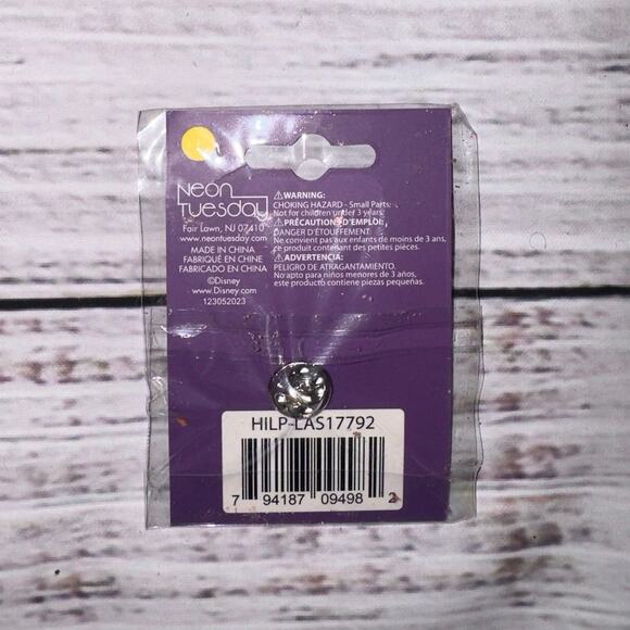 Disney Stitch & Angel Hugging Pin - Picture 3 of 4